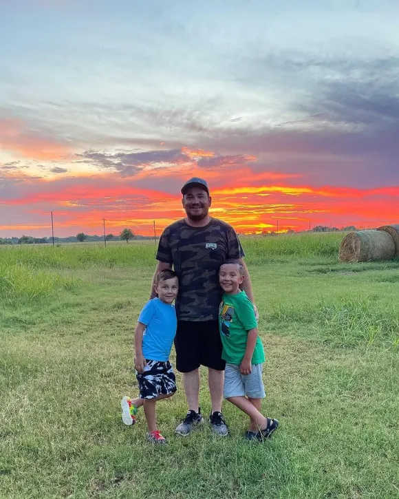 Jason Reimann mit seinen Kindern