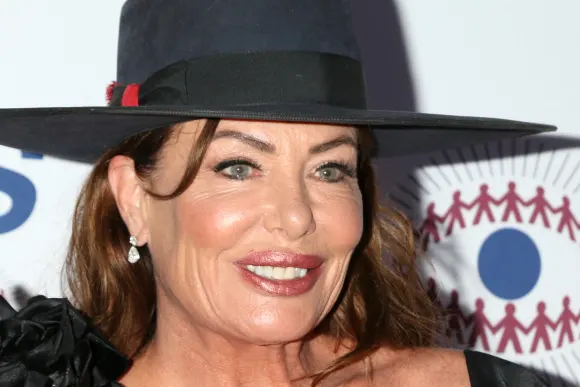Heute ist Schauspielerin Kelly LeBrock 65 Jahre alt.