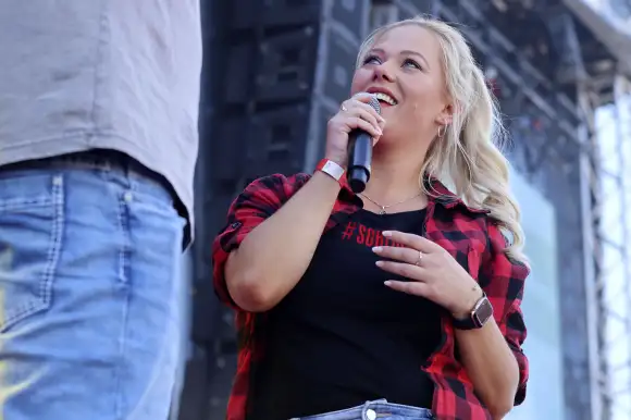 Lena Marie Engel bei der Oberhausen Ole Party 2022 auf dem Freigelände der König-Pilsener-Arena. Oberhausen, 11.06.2022