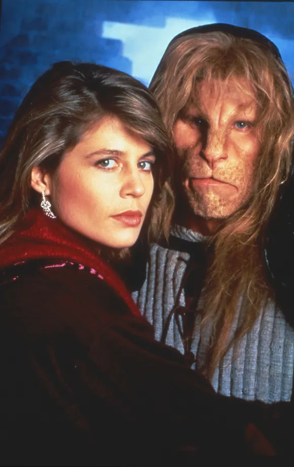 Linda Hamilton und Ron Perlman spielten zusammen in „Die Schöne und das Biest“