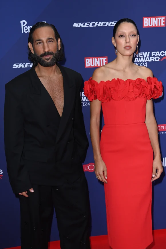 Massimo Sinato und Rebecca Mir auf der Fashion Week Berlin 2024