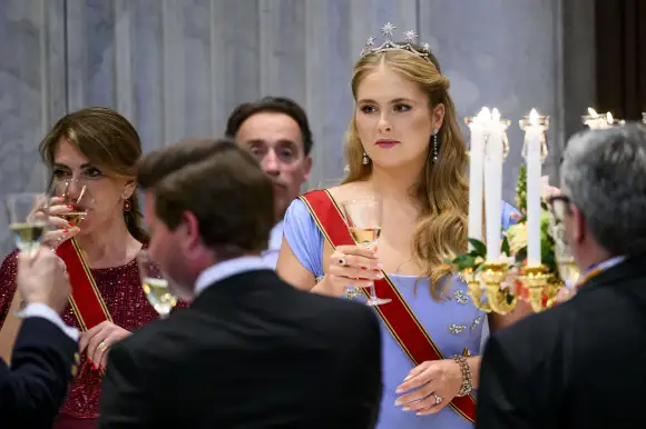 Prinzessin Amalia mit Diadam