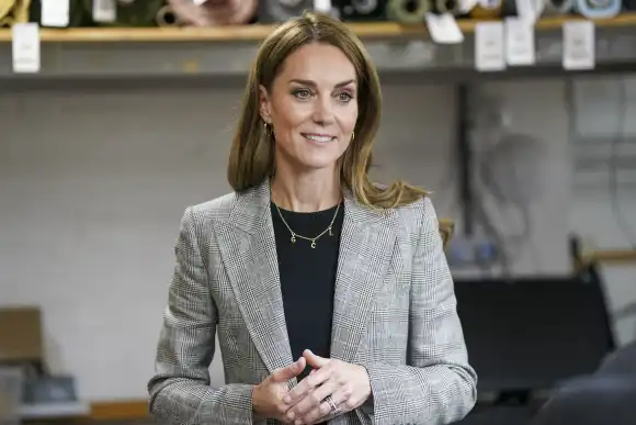 prinzessin kate botschaft outfit harry meghan