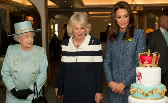 Königin Elisabeth II., Königin Camilla und Herzogin Kate