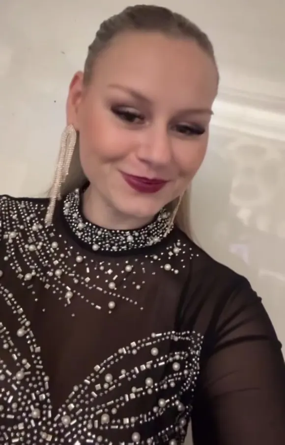 Sarah-Jane Wollny transparent look