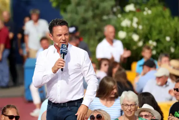 Rust, Deutschland 23. Juli 2023: Immer wieder Sonntags - Europapark Rust - 23.07.2023 Im Bild: Moderator Stefan Mross Ar