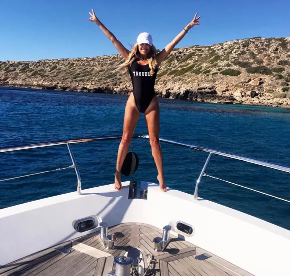 Sylvie Meis im heißen „Trouble"-Badeanzug