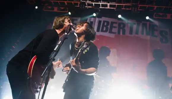 Pete Doherty und Carl Barat von The Libertines treten live im The Forum auf