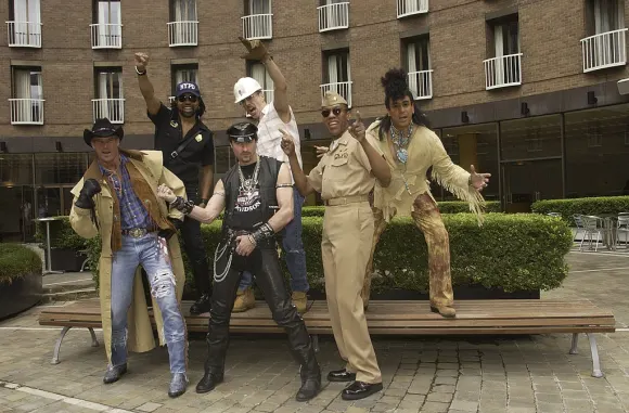 Village People feiert ihren 25. Jahrestag
