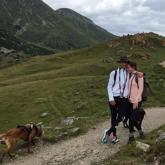 Thomas Müller genießt seinen letzten Urlaubstag gemeinsam mit seiner Frau und seinen Hunden