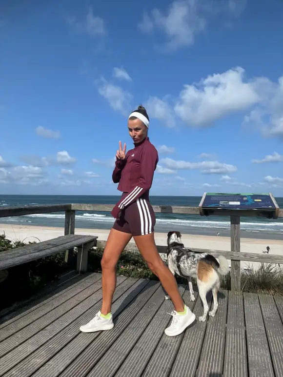 Laura Wontorra zeigt sich in knappen Sport-Shorts