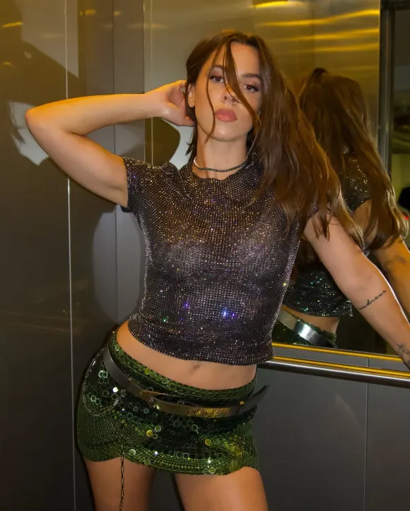 Vanessa Mai unwiderstehlich heiß im Mini-Rock