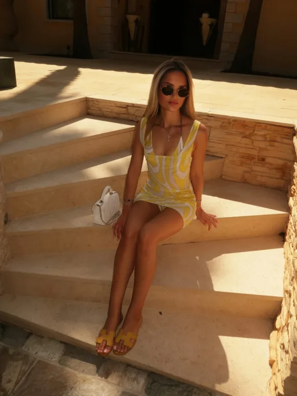 Davina Geiss lässt sich unters Kleid gucken