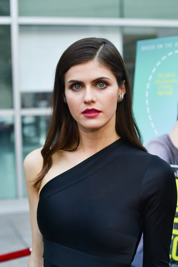 Alexandra Daddario schauspielerin heiß