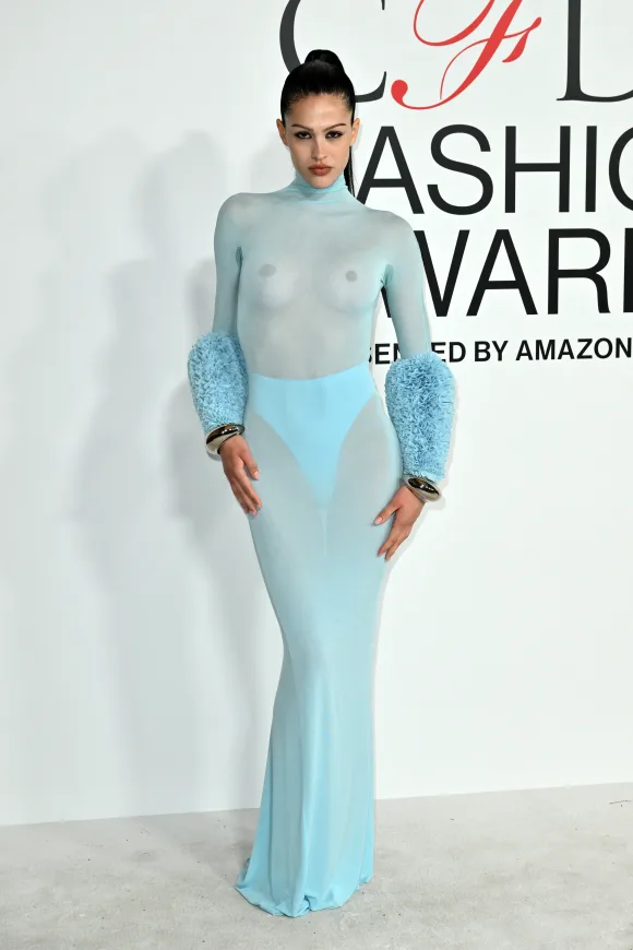 Amelia Hamlin im Transparent-Dress: Hier sieht man alles