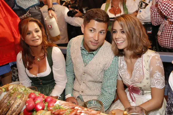 Andrea Berg, Andreas Ferber und Vanessa Mai beim Oktoberfest am 17. September 2016