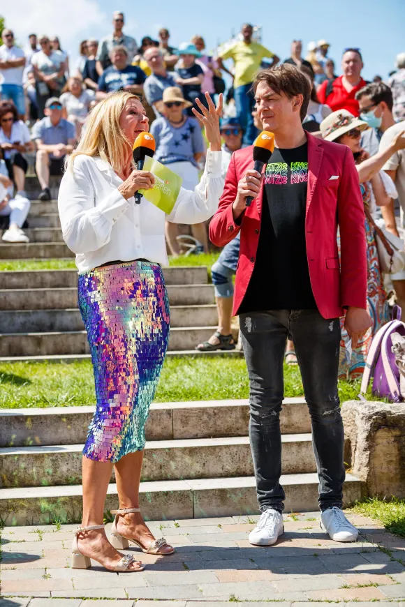 Andrea Kiewel und Matze Knop moderierten gemeinsam die 600. Folge des „ZDF-Fernsehgarten“ am 12. Juni 2022