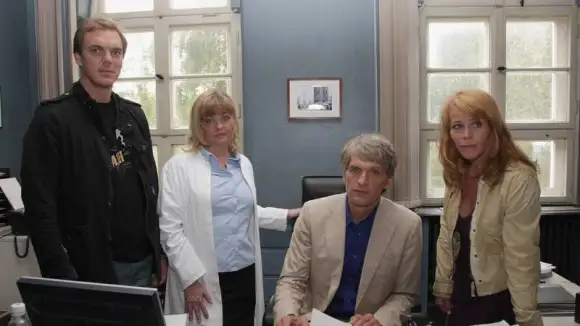 Andy Gätjen, Inger Nilsson, Walter Sittler und Solveig Arnarsdottir in „Der Kommissar und das Meer“