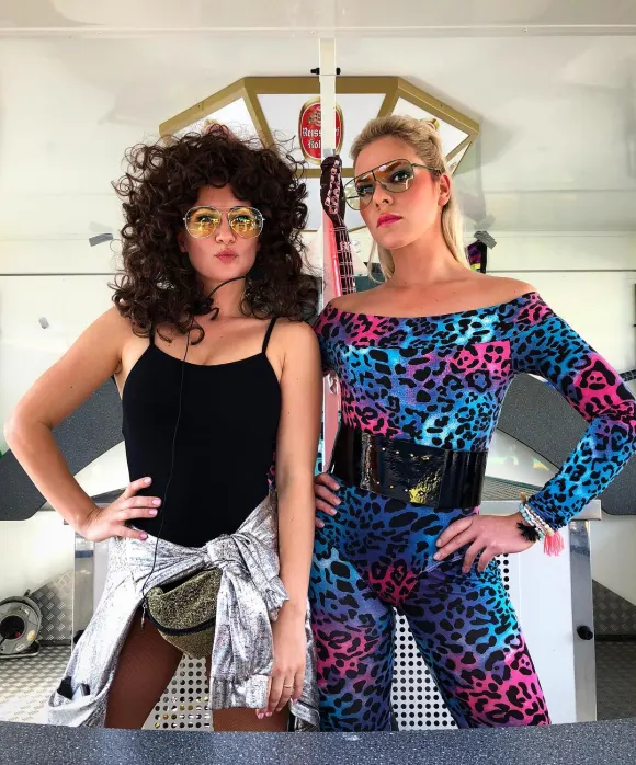 Ania Niedieck und Cheyenne Pahde feierten mit ihren AWZ-Kollegen eine Achtziger-Jahre-Party