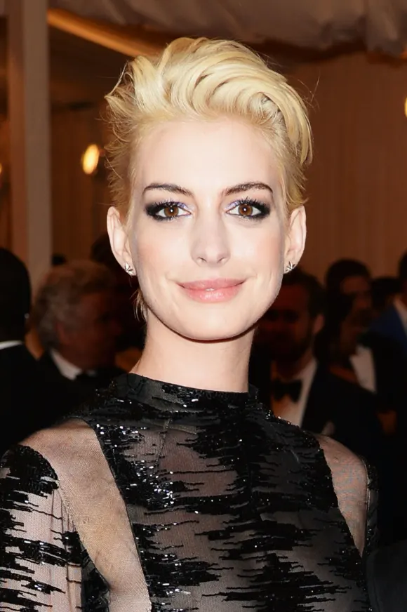 Anne Hathaway 2013 als Blondine