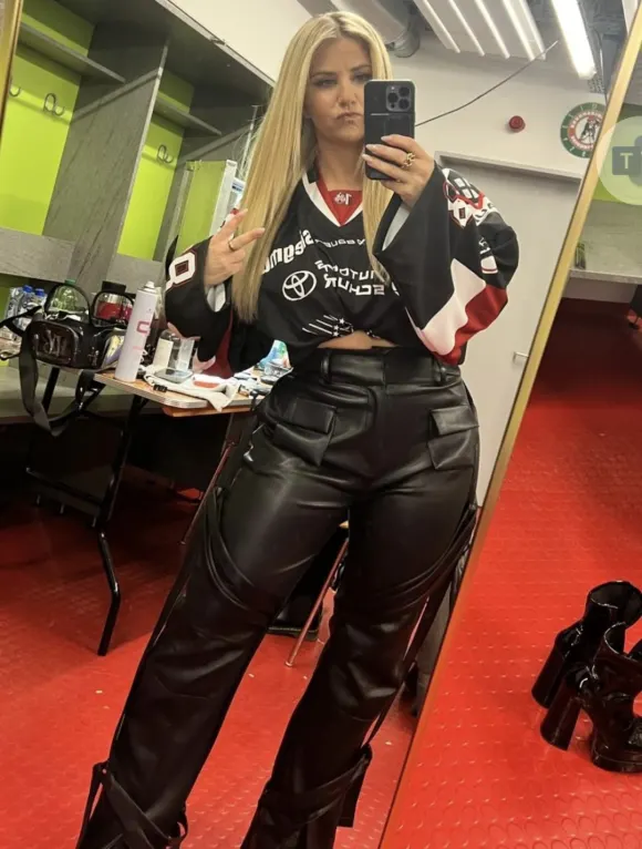 Beatrice Egli selfie