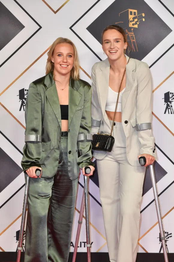 Beth Mead und Vivianne Miedema