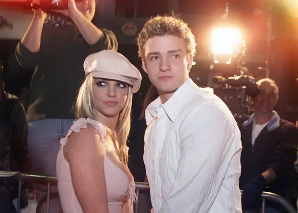 Britney Spears und Justin Timberlake bei der Premiere von „Not a Girl“ am 11. Februar 2002