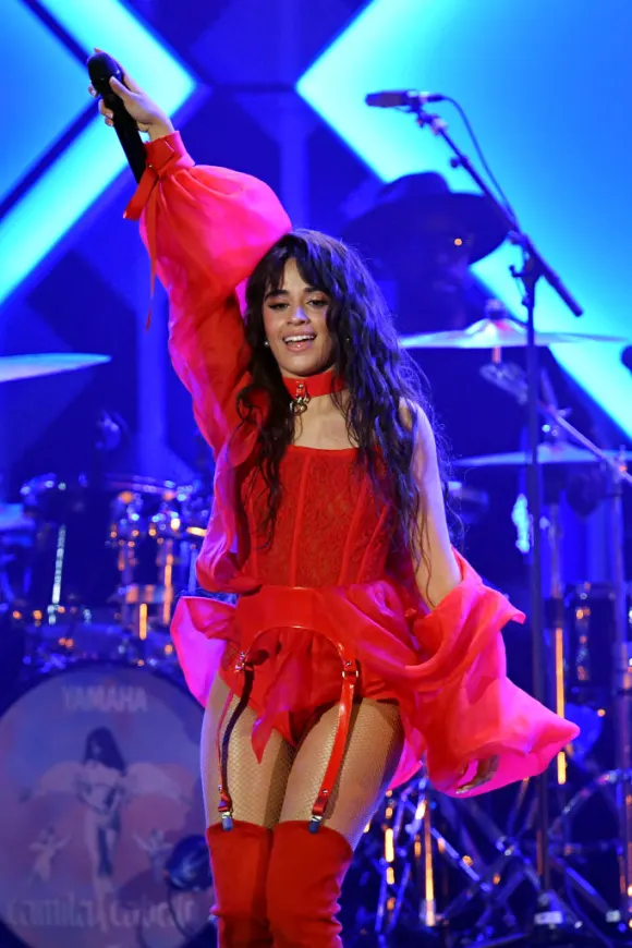 Camila Cabello im Strapsen-Look