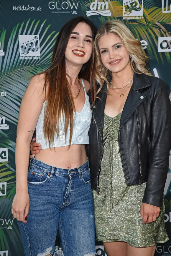 Vanessa und Ina bekannt als Coupleontour