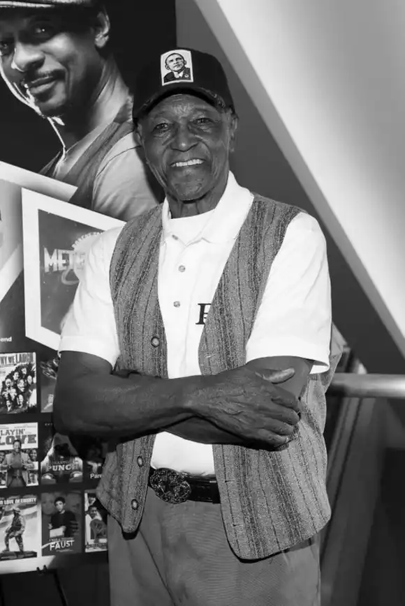 David McKnight ist gestorben