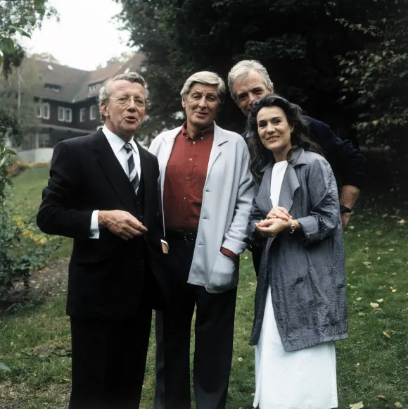 Dieter Thomas Heck, Günter Pfitzmann, Bruno Dietrich und Vera Müller bei den Aufnahmen zu „Praxis Bülowbogen“
