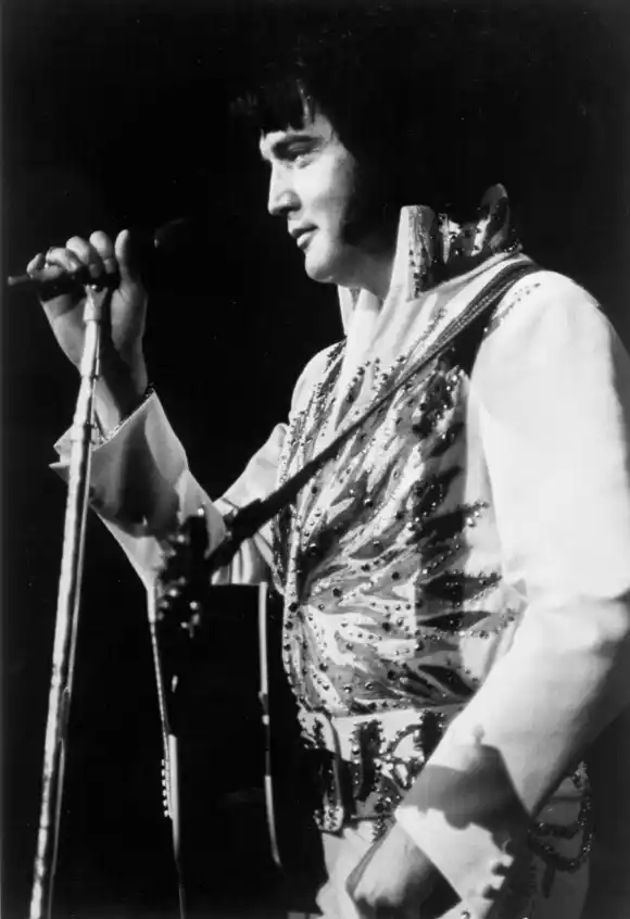 Elvis Presley bei einem Auftritt circa 1975