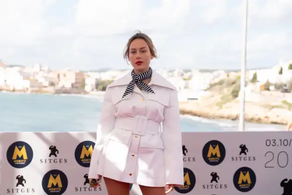 ester expósito look outfit