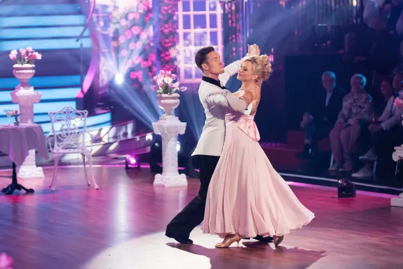 evelyn burdecki lets dance