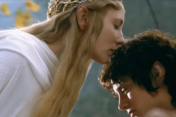 „Herr der Ringe“: „Galadriel“ küsst „Frodo“