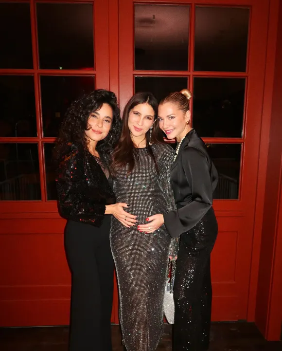 Gamze Senol, Chryssanthi Kavazi und Valentina Pahde