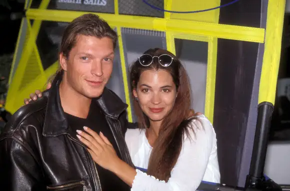 Katja Woywood und Hardy Krüger Jr. in „Gegen den Wind”