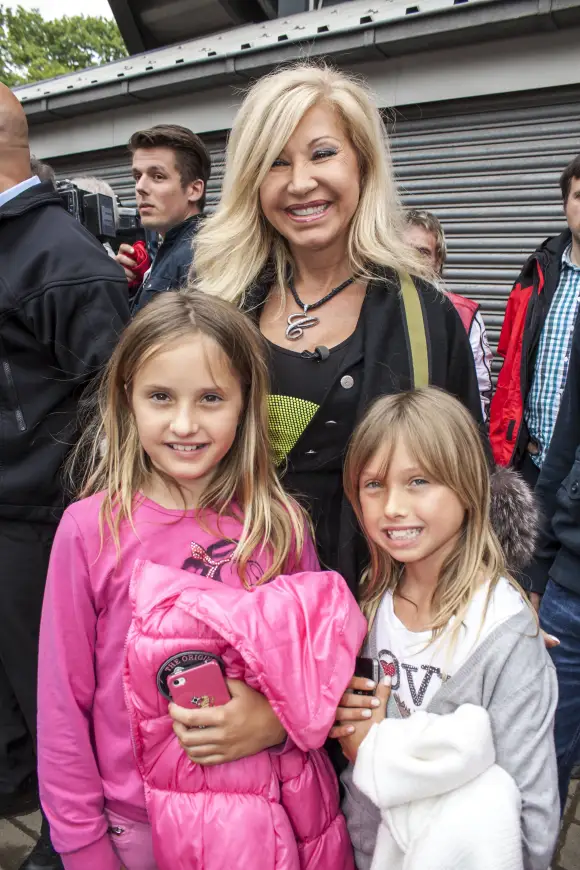 Carmen Geiss mit ihren zwei Töchtern Shania und Davina auf Instagram