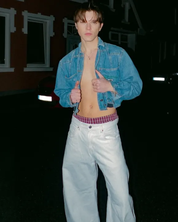 gntm jannik heiß freizügig körper