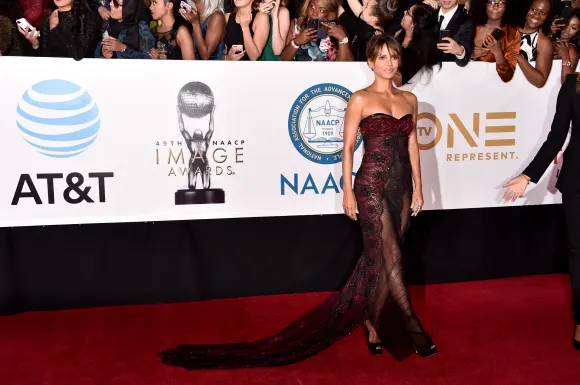 Halle Berry sexy durchsichtiges Kleid