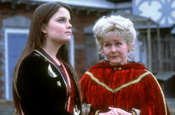 Kimberly J. Brown und Debbie Reynolds in „Halloweentown“