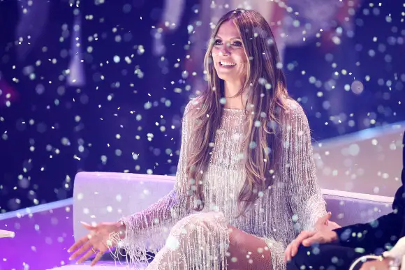 Heidi Klum: So gewagt war ihr Outfit im GNTM-Finale