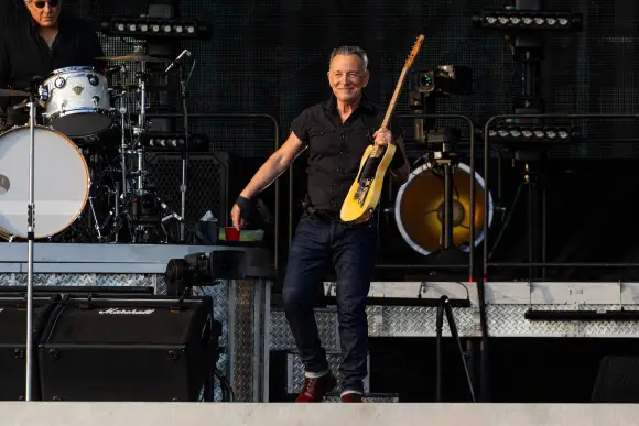 25. Juli 2023, Monza, Italien: Bruce Springsteen tritt live im Autodromo di Monza auf. Monza Italien - ZUMAs197 20230725_zaa_