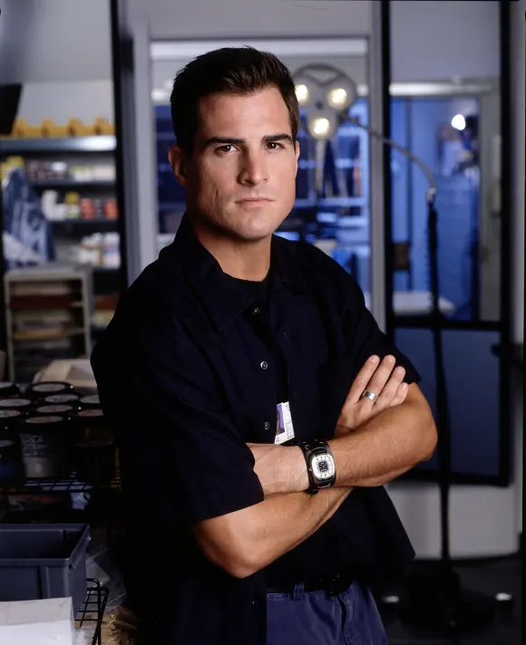George Eads in der Serie "CSI - den Tätern auf der Spur"
