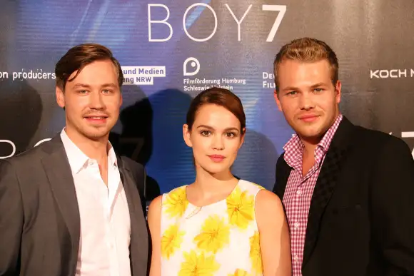 David Kross, Emilia Schüle und Ben Münchow bei der Boy 7 Kino Premiere