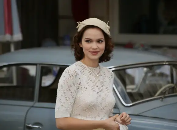Emilia Schüle in der hochgelobten TV-Serie "Ku'damm 56"