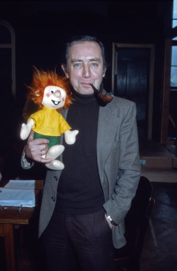 Der deutsche Schauspieler Hans Clarin synchroniert den Pumuckl