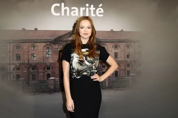 In der erfolgreichen historischen Serie "Charité" brillierte Emilia Schüle 2018 als Hedwig Freiberg