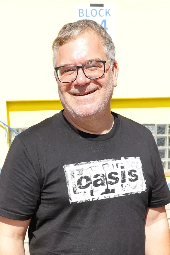 Elton beim Benefiz Fußballspiel „Kicken mit Herz" zugunsten der Kinder Herzstation der Universitätsklinik Eppendorf