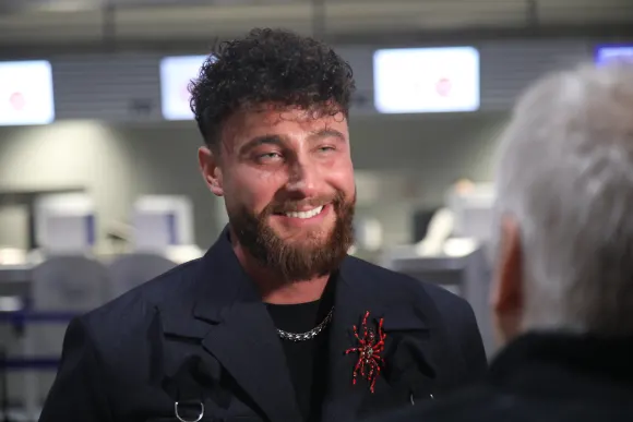 Umut Tekin auf dem Weg zum Dschungelcamp.